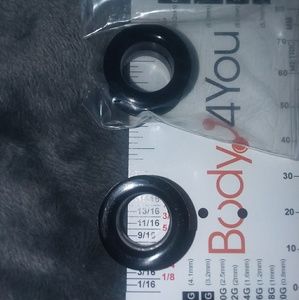 Black silicon tunnels